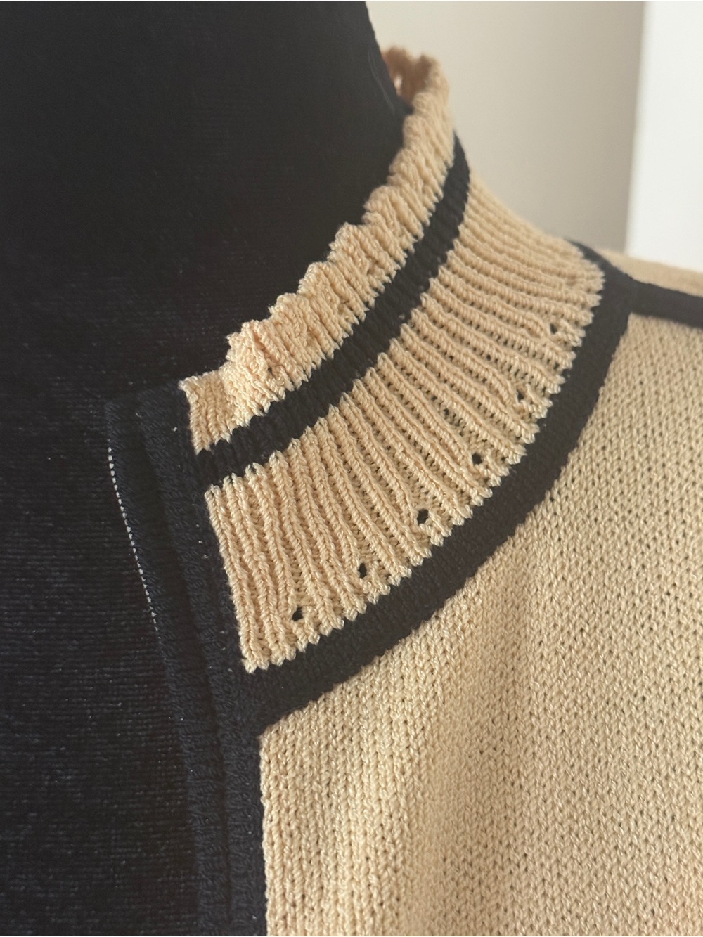 St. John Cream and Black Zip-Front Knit Jacket - Picture 5 of 12